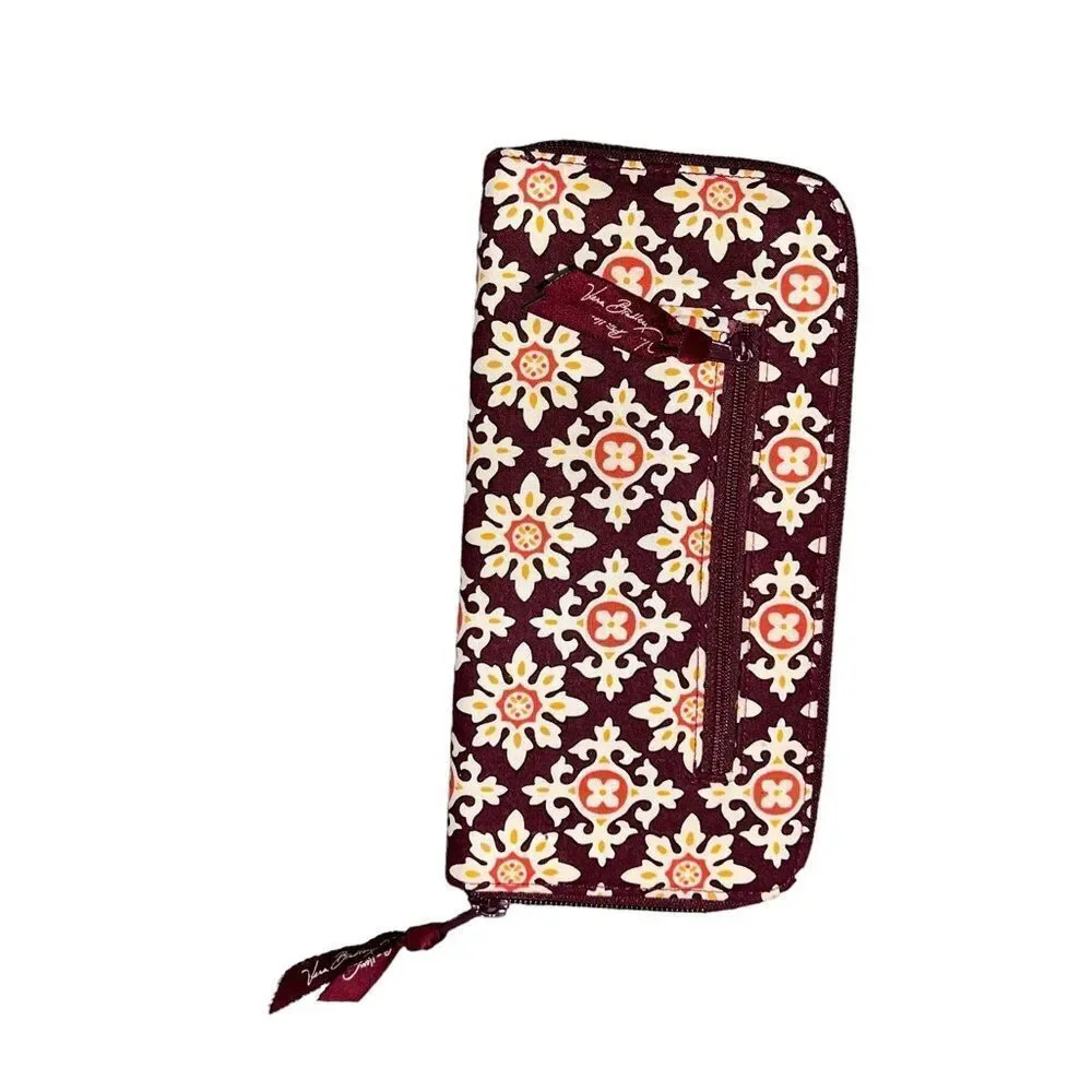 Vera Bradley Personal‎ Travel Organizer Wallet in "Medallion-2006" - Picture 2 of 6